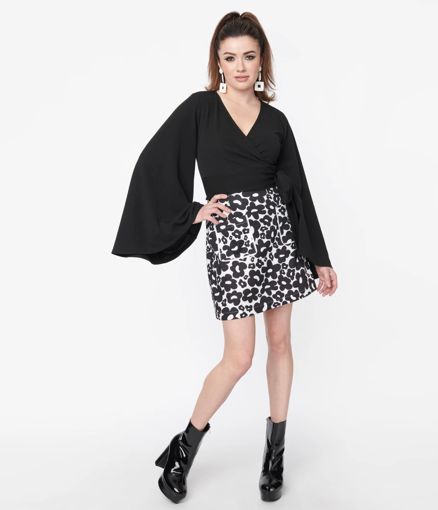 Smak Parlour White & Black Lazy Daisy Print Mini Skirt 5 Smak Parlour White & Black Lazy Daisy Print Mini Skirt - Image 5