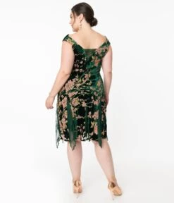 Unique Vintage Plus Size 1920s Emerald Velvet Floral Burnout Hemingway Flapper Dress -Pleaser Clothing Store unique vintage plus size 1920s emerald velvet floral burnout hemingway flapper dress 552241