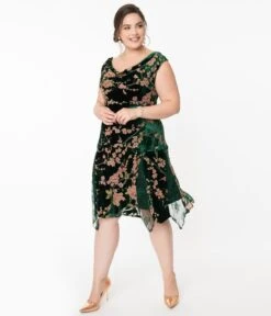 Unique Vintage Plus Size 1920s Emerald Velvet Floral Burnout Hemingway Flapper Dress -Pleaser Clothing Store unique vintage plus size 1920s emerald velvet floral burnout hemingway flapper dress 703191