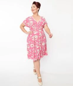 Unique Vintage Plus Size Fuchsia Floral Flutter Sleeve Swing Dress 10 Unique Vintage Plus Size Fuchsia Floral Flutter Sleeve Swing Dress -Pleaser Clothing Store unique vintage plus size fuchsia floral flutter sleeve swing dress 205758