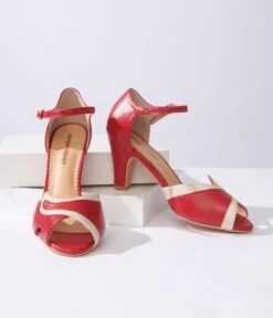 Unique Vintage Red & Cream Flapper Pumps