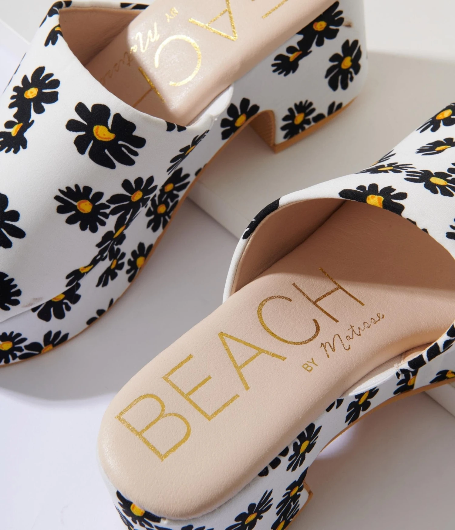Matisse White & Black Daisy Print Platform Mule 3 Matisse White & Black Daisy Print Platform Mule - Image 3